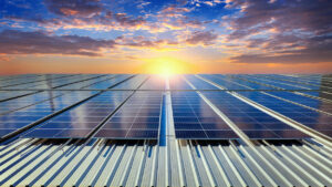 Placas solares en techo nave industrial
